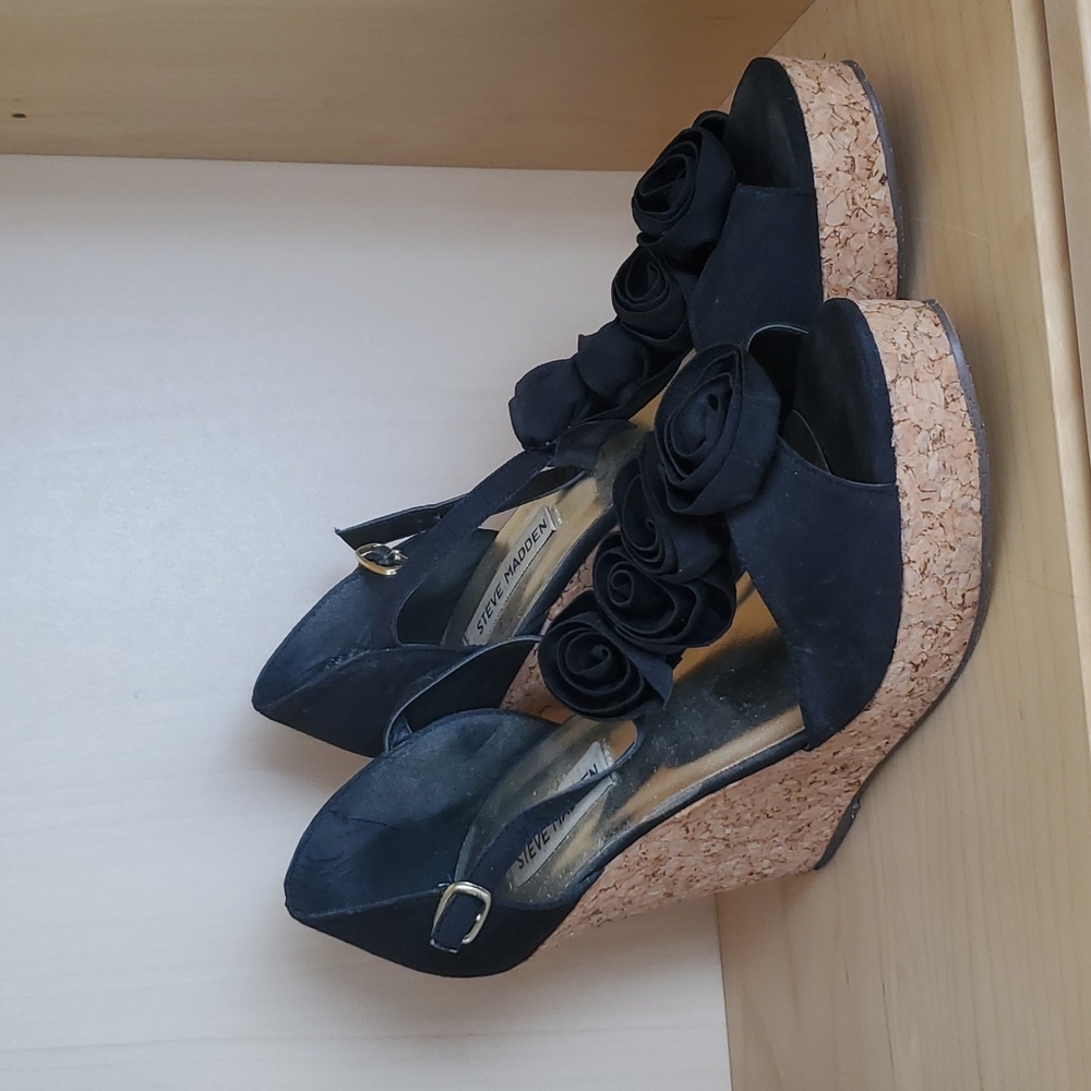 Black Steve madden platform peeptoe wedges with rosette detail